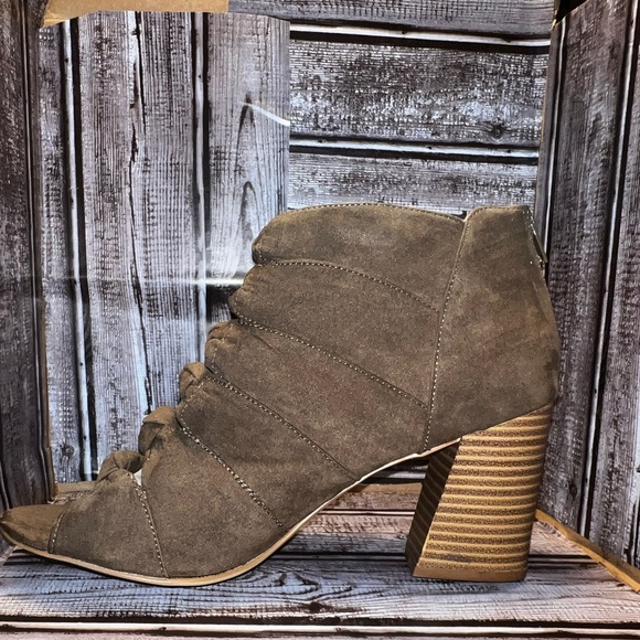 Metaphor woman’s Chelsea ankle  boots - Picture 13 of 16